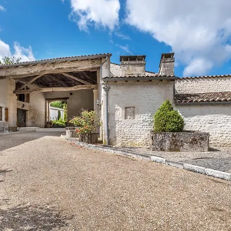 Guest house Le Relais De Saint-preuil, The Originals Relais Vignes Du Cognac