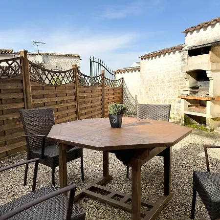 Le Relais De Saint-preuil, The Originals Relais 4*